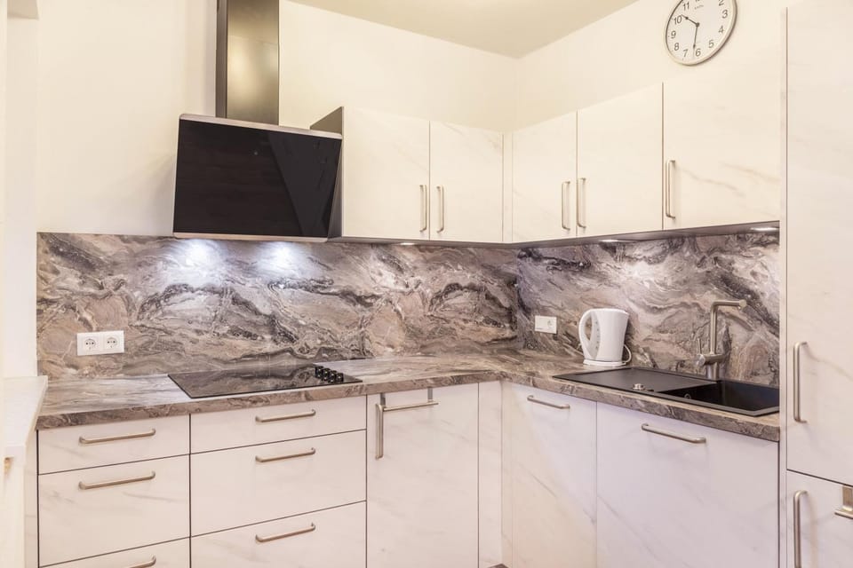 Kitchen or kitchenette, Living room
