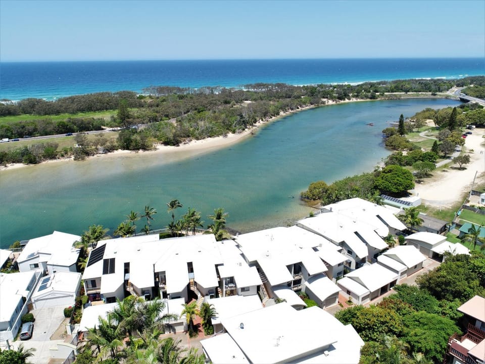 Bird's eye view, River view