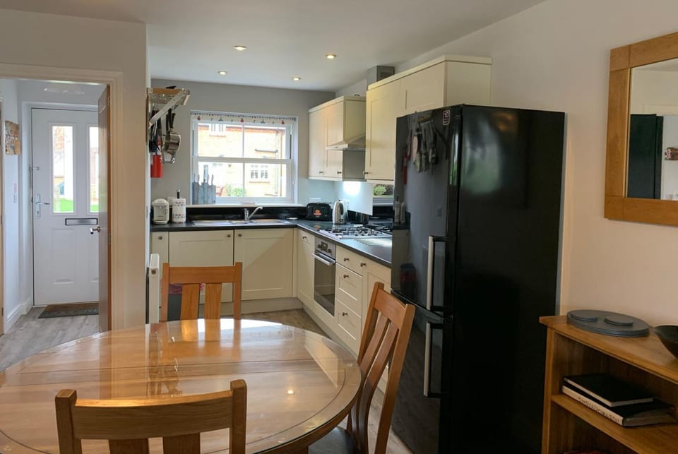Kitchen or kitchenette, Dining area, dishwasher, oven, stove