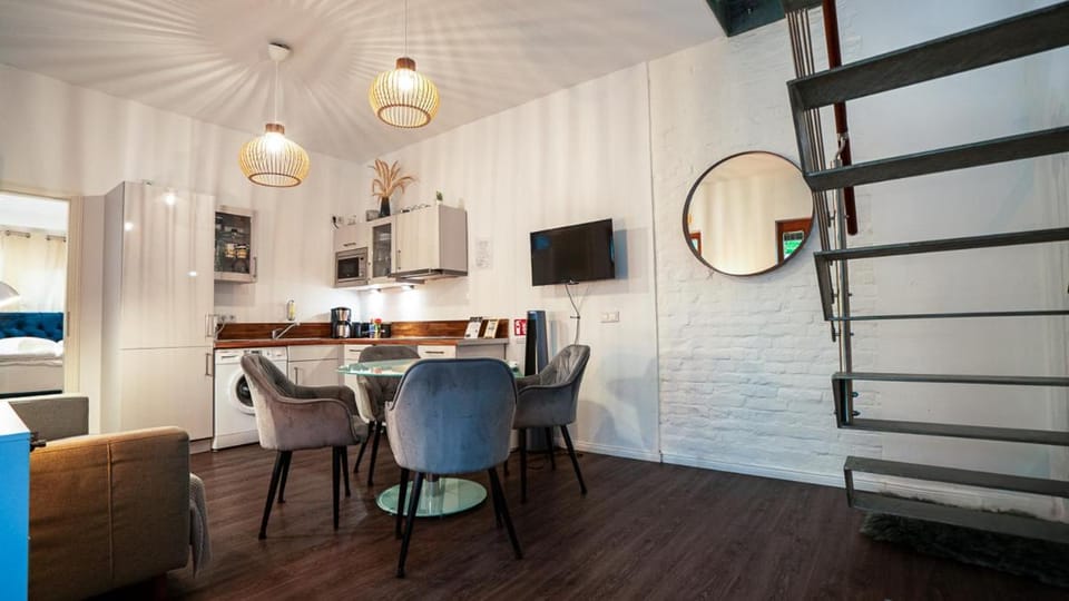 Kitchen or kitchenette, Seating area, Dining area