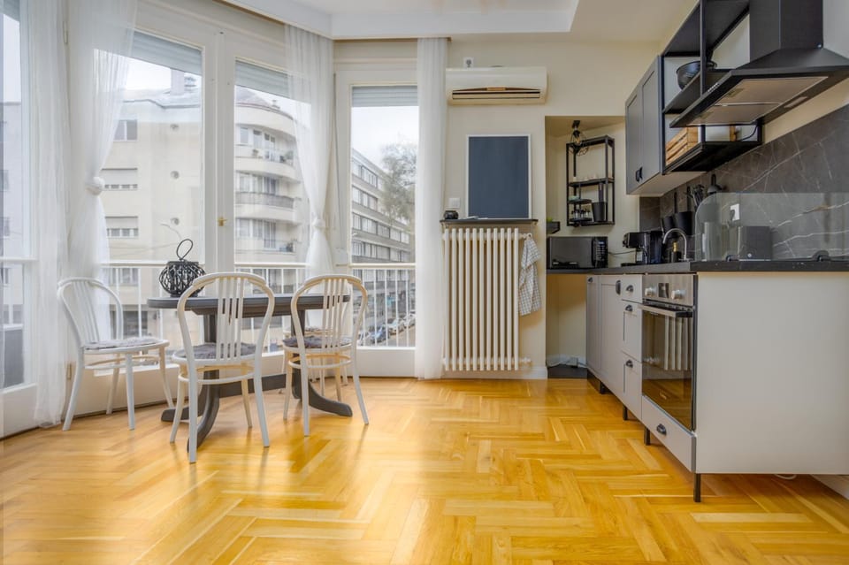 Kitchen or kitchenette, Dining area, dishwasher, minibar, pet friendly, stove, toaster