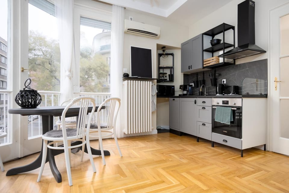 Kitchen or kitchenette, Dining area, dishwasher, minibar, pet friendly, stove, toaster