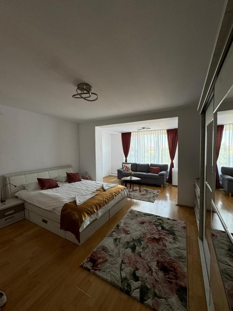 Photo of the whole room, Bedroom