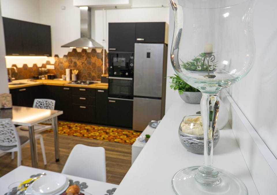 Food and drinks, Dining area, Food, minibar, oven, pet friendly