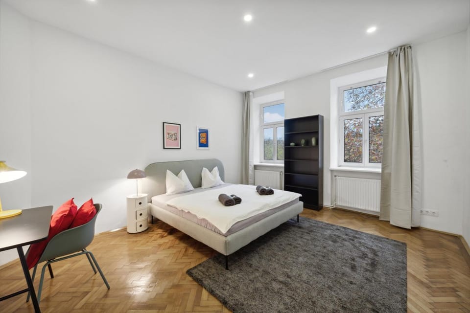 Bed, Photo of the whole room, Bedroom