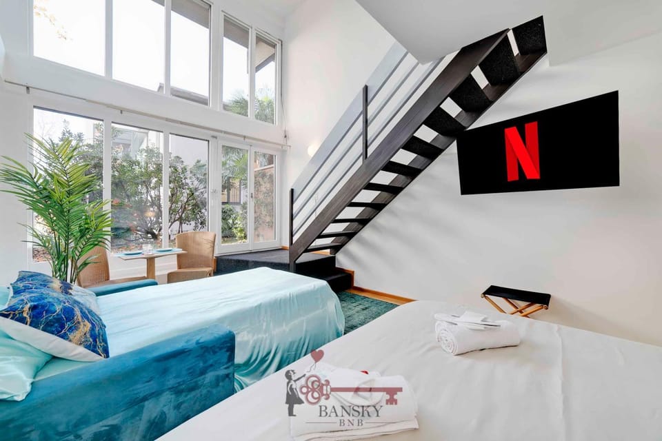 Property building, Garden, Bedroom, Breakfast