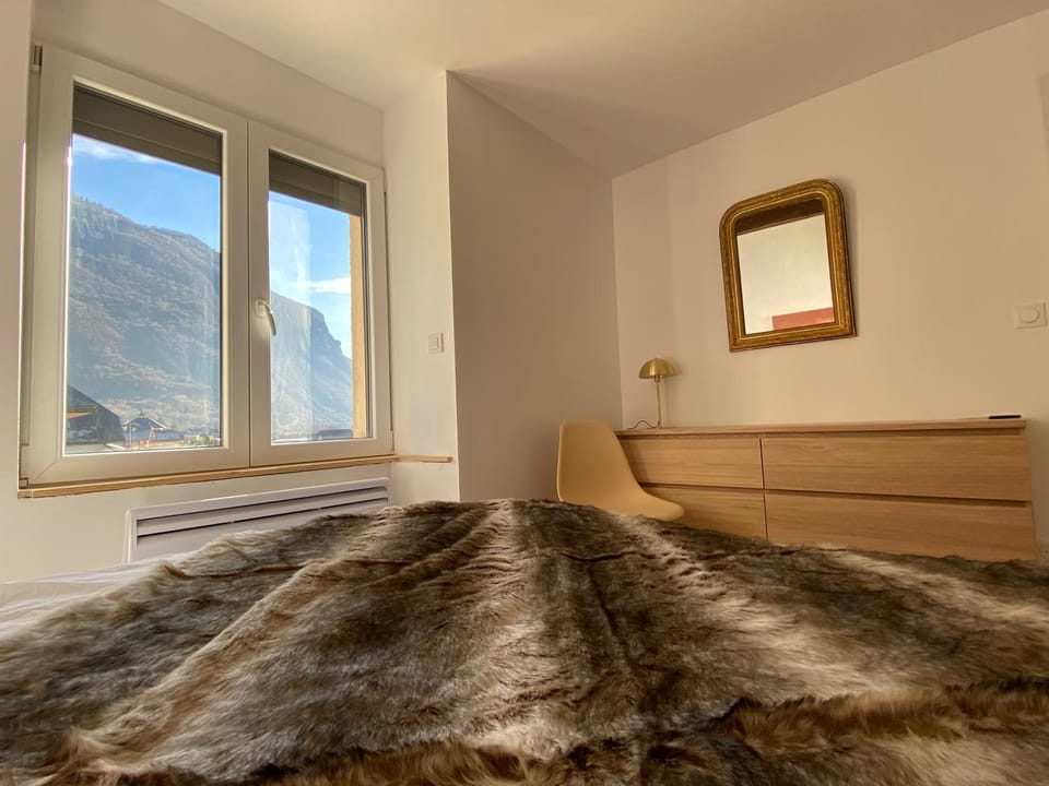 Bed, Night, Bedroom, Mountain view