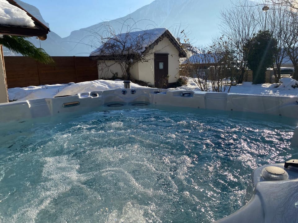 Winter, Hot Tub, Hot Tub, Spa and wellness centre/facilities, Mountain view