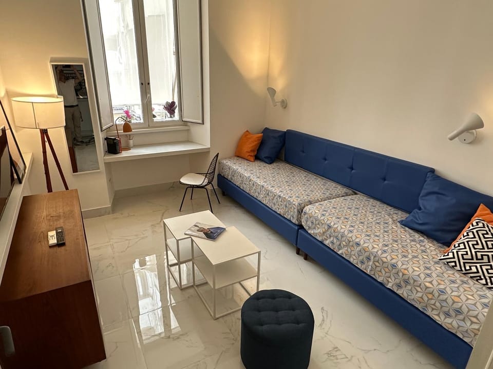 Communal lounge/ TV room, Bed, TV and multimedia, Bedroom