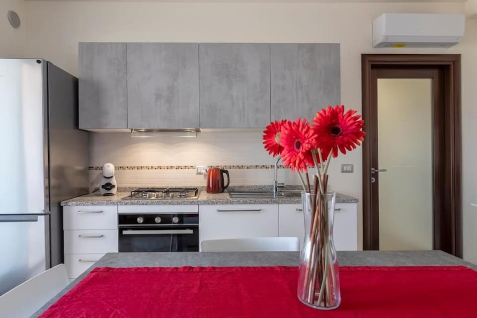 Kitchen or kitchenette, minibar, pet friendly, stove