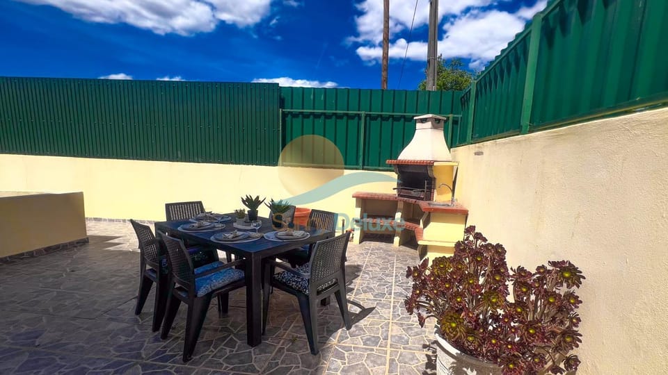 BBQ facilities, Garden, Dining area
