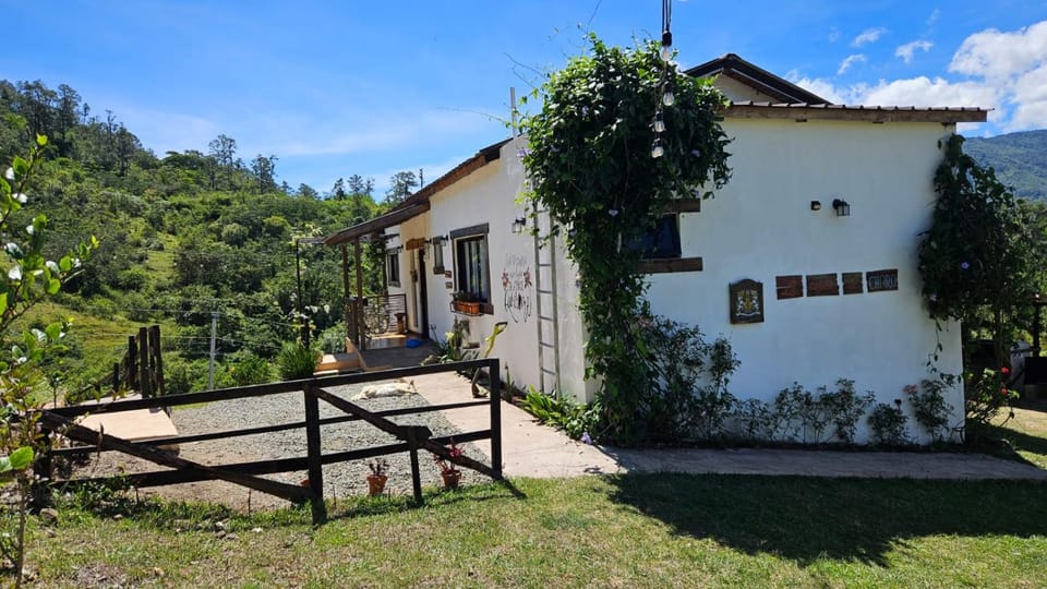 La Casita de Charo 1, disfruta de tiempo memorable en la montaña House in La Vega Province