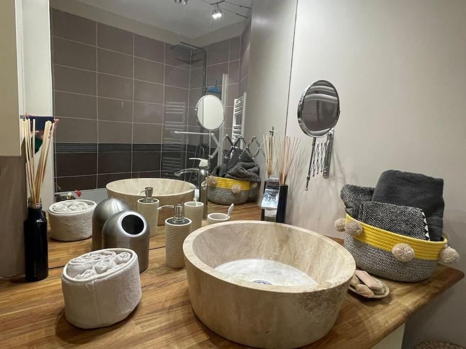 Appartement sur le parvis de la cathédrale Apartment in Île-de-France