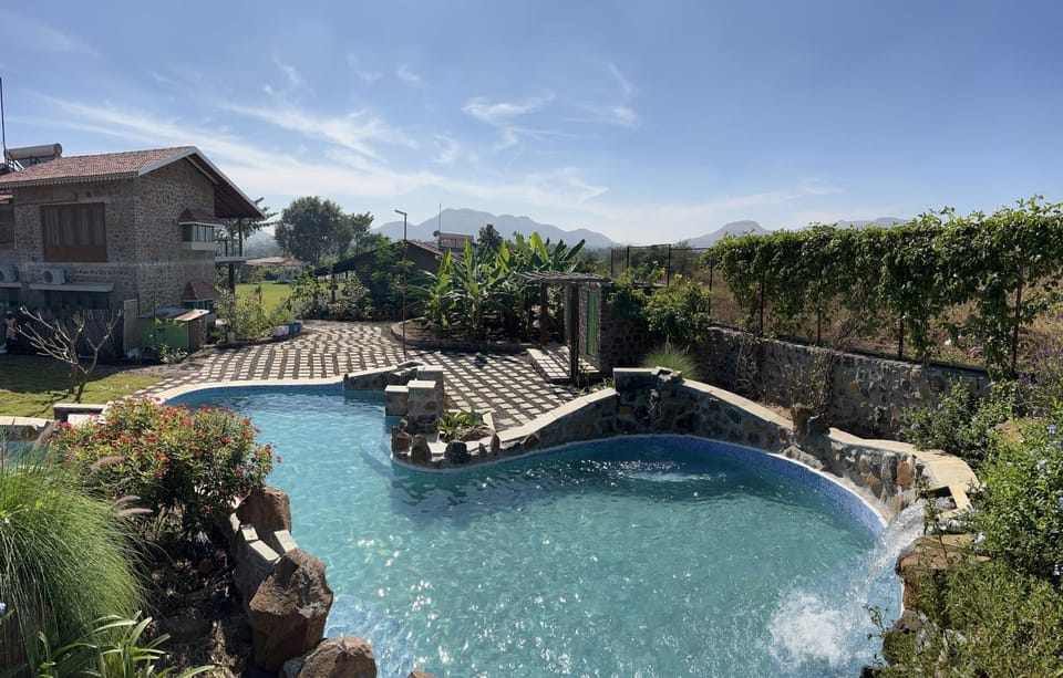 Spring, Day, Natural landscape, Garden, Garden view, Pool view, Swimming pool, Swimming pool, sunbed