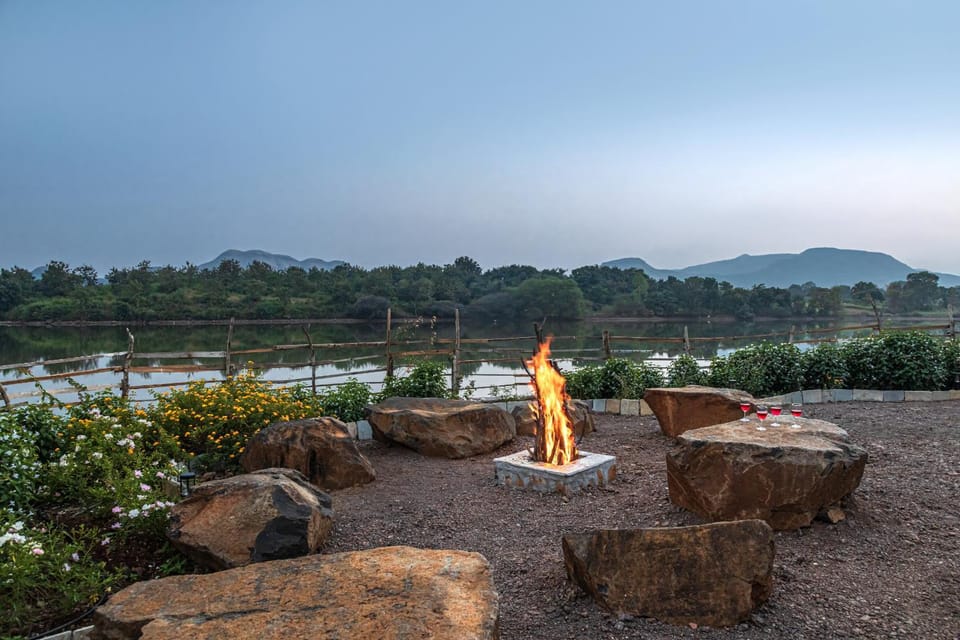 Nearby landmark, Spring, Day, Natural landscape, Garden, Garden view, Lake view, Mountain view, Drinks, fireplace, fireplace