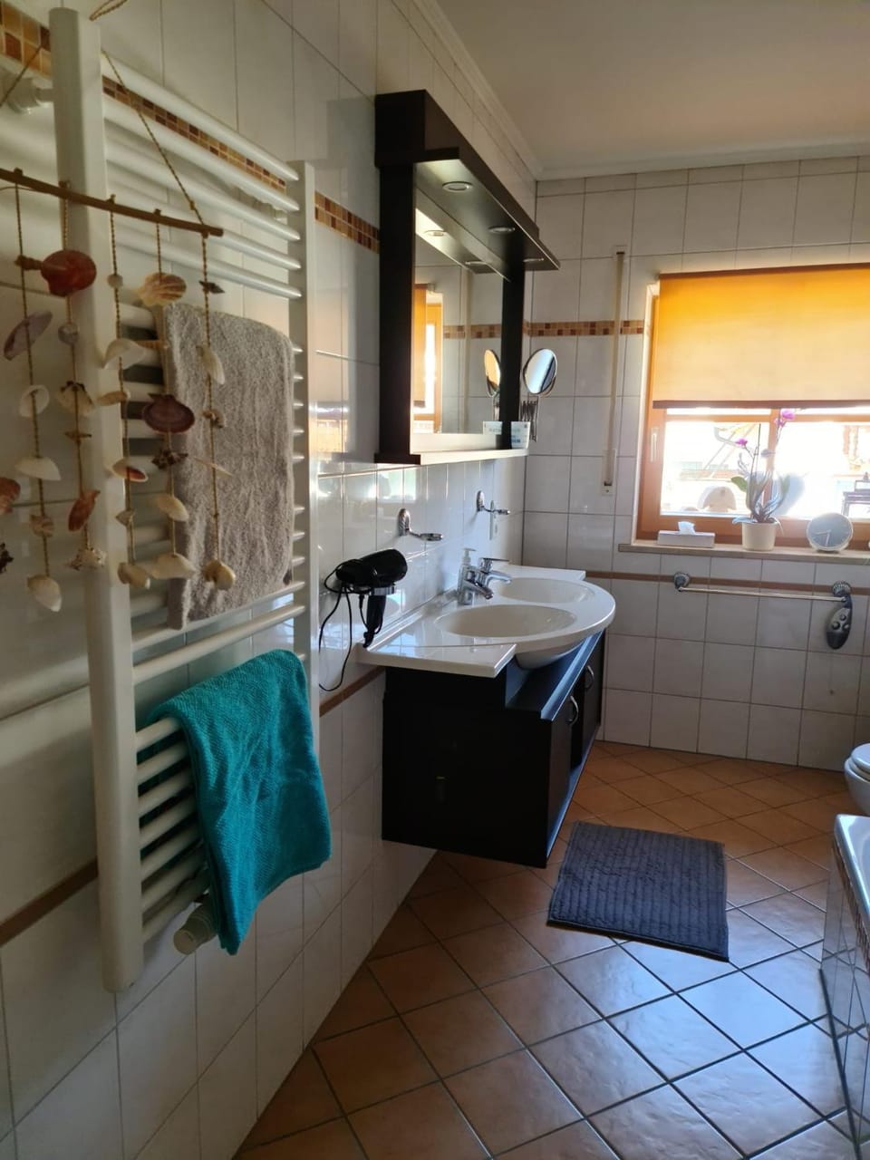 Bathroom, towels