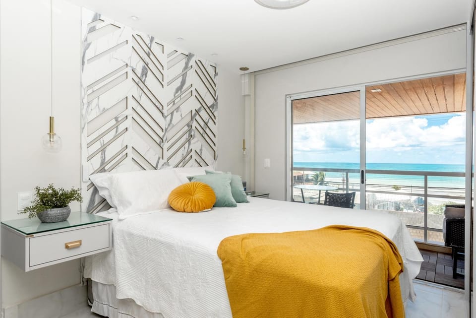 Patio, Bed, Day, Natural landscape, Bird's eye view, View (from property/room), Balcony/Terrace, Photo of the whole room, Decorative detail, Seating area, Floor plan, Bedroom, Sea view, Breakfast, Continental breakfast, Buffet breakfast, Asian breakfast, Italian breakfast, English/Irish breakfast, American breakfast, Drinks, Alcoholic drinks, Non alcoholic drinks, dishwasher, hair dresser, heating, locker, locker, microwave, safe, wardrobe, laundry, washing machine, dryer, elevator, air conditioner