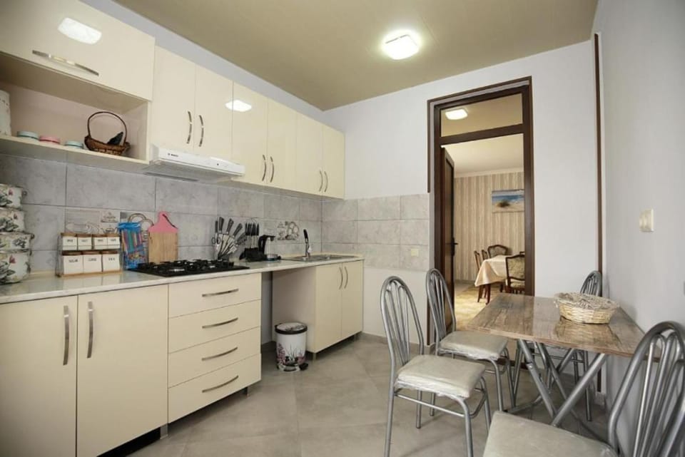 Kitchen or kitchenette, Living room, Seating area, Dining area, dishwasher, minibar, oven, pet friendly, stove, toaster