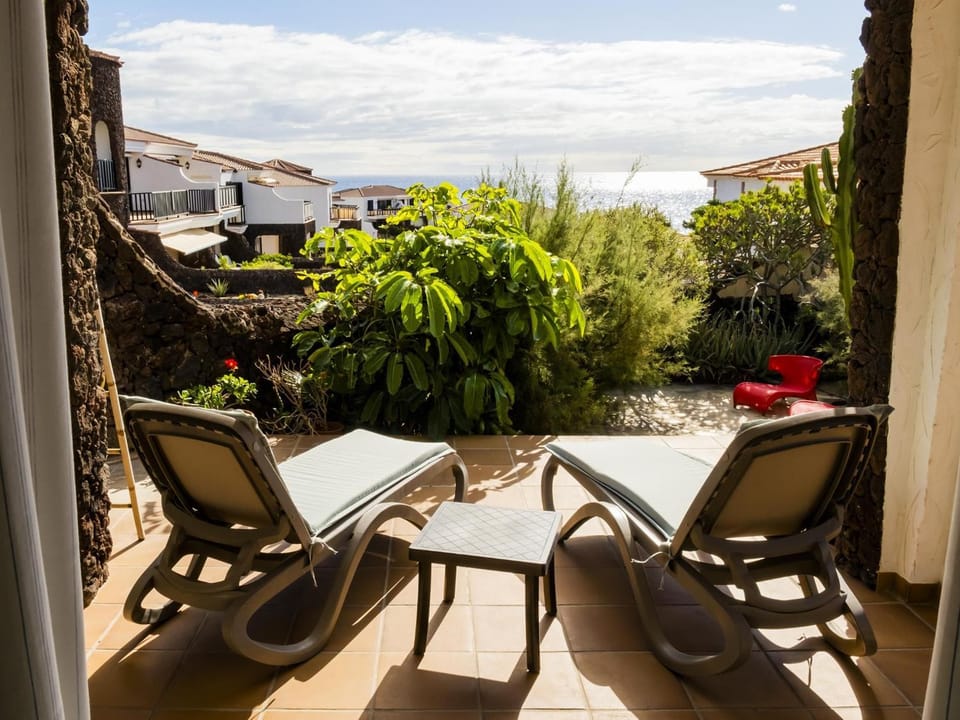 Garden, Garden, View (from property/room), Sea view, sunbed