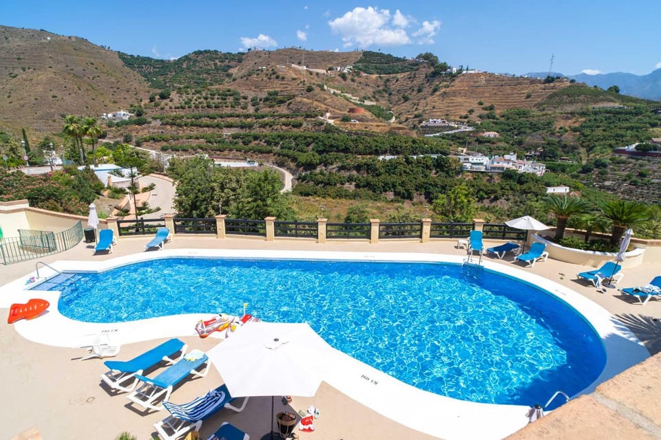 Natural landscape, Mountain view, Swimming pool, sunbed