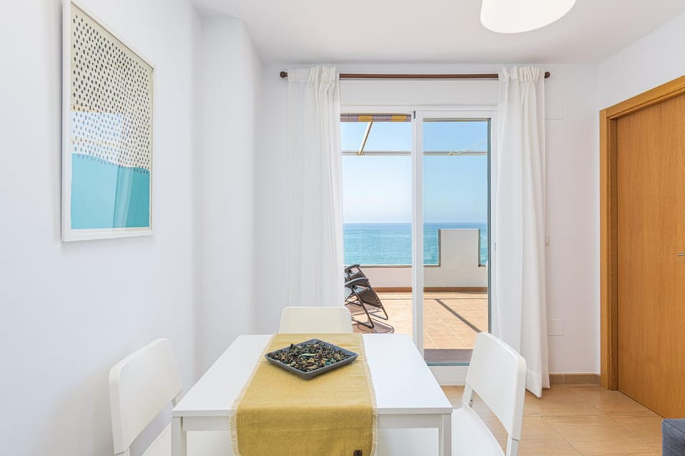 Seating area, Dining area, Sea view