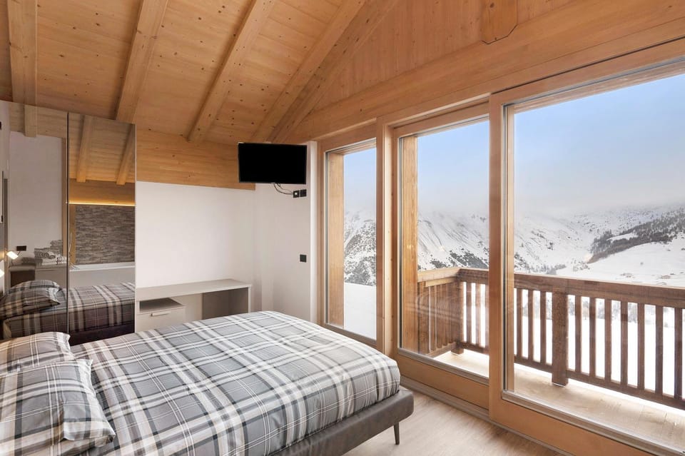 Property building, Living room, Bedroom