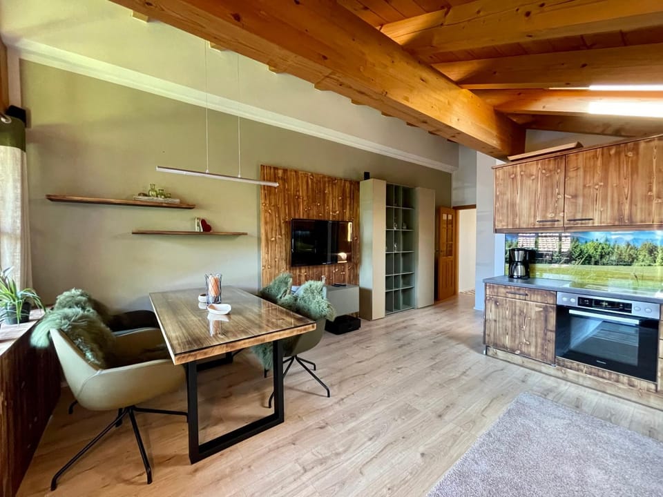 TV and multimedia, Kitchen or kitchenette, Seating area, Dining area
