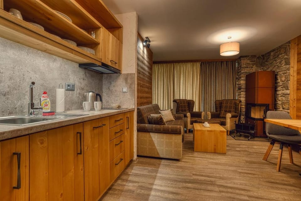 Kitchen or kitchenette, Living room