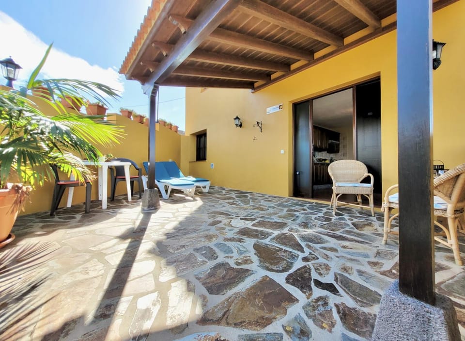 Property building, Facade/entrance, Balcony/Terrace