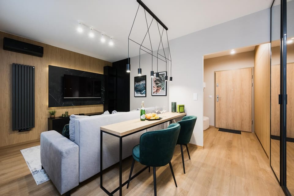 TV and multimedia, Living room, Seating area, Dining area, wardrobe