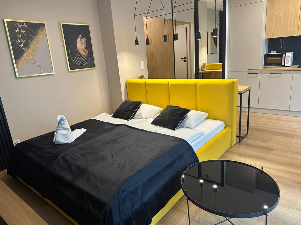 Bed, Living room