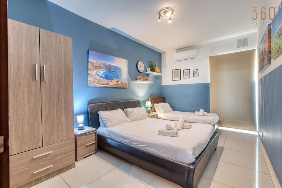 Bed, Photo of the whole room, Bedroom, towels, wardrobe