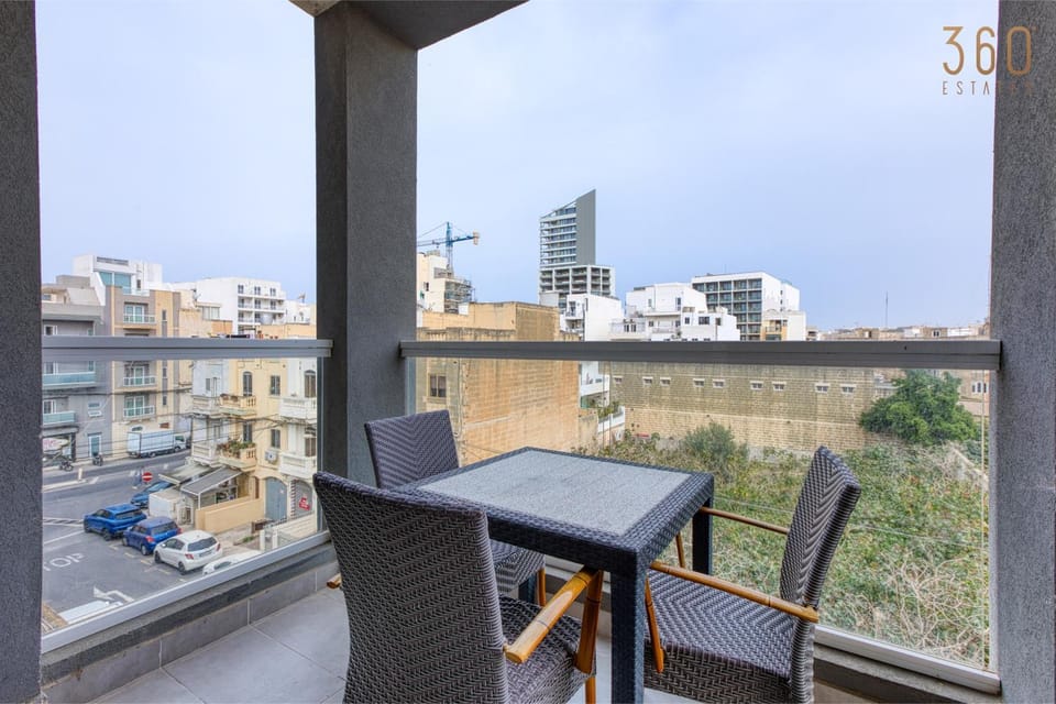 Property building, Patio, Day, View (from property/room), Balcony/Terrace, Living room, Seating area, Dining area, City view