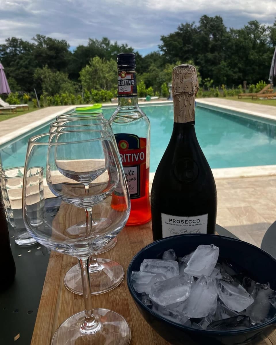 Pool view, Drinks, Alcoholic drinks