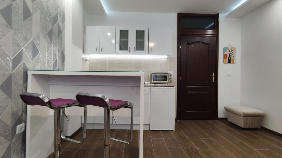 Kitchen or kitchenette, pet friendly, stove