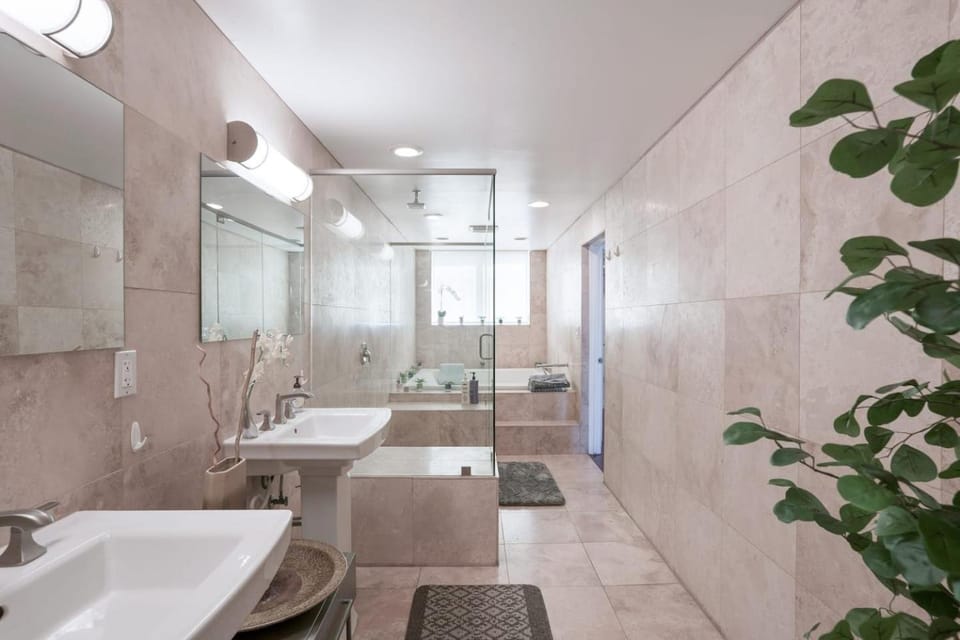 Shower, Toilet, Bathroom, Bath, towels