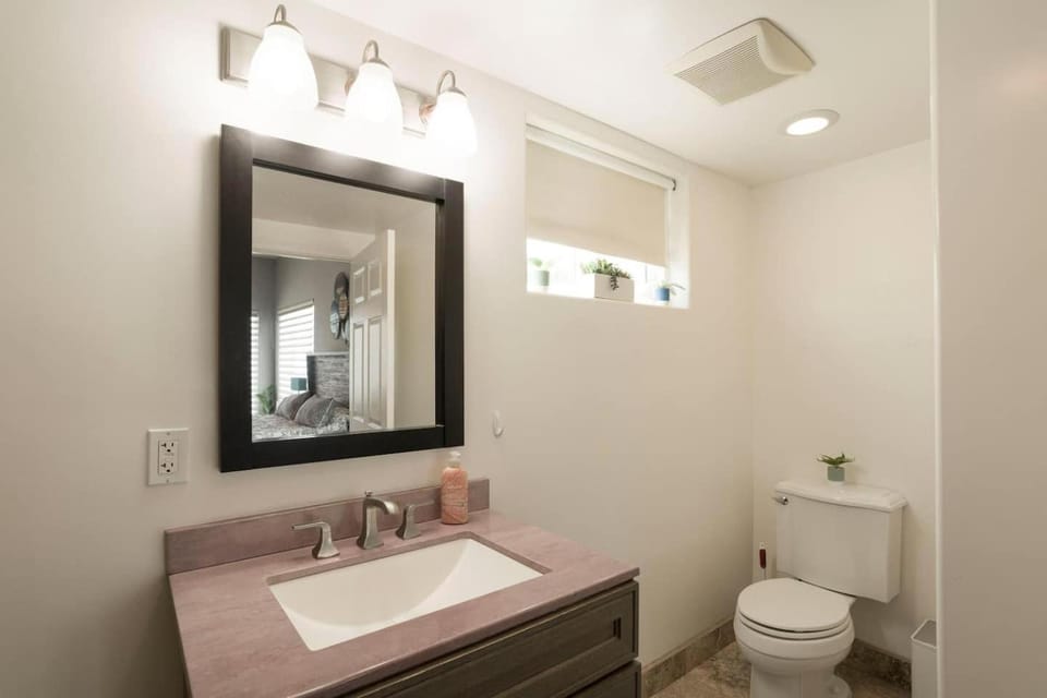Toilet, Bathroom, towels