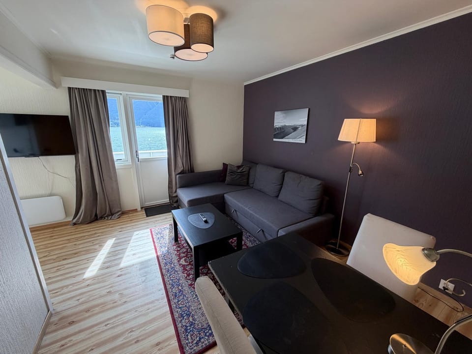 TV and multimedia, Living room, Photo of the whole room, Seating area