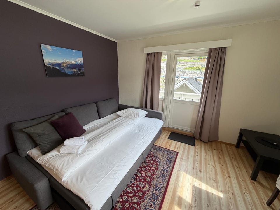 Bed, Living room