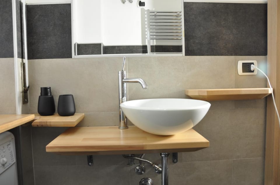 Bathroom, Decorative detail
