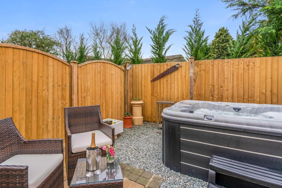 Patio, Garden, Hot Tub