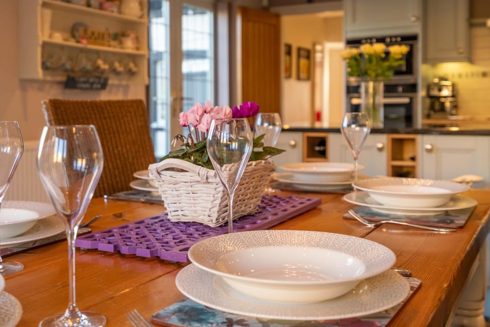 Decorative detail, Dining area, minibar, pet friendly, kitchen