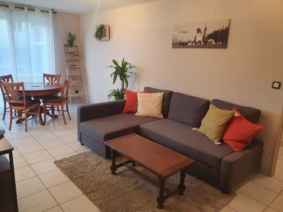 Lyon 8 Grange Blanche Appartement calme de 50 m² Apartment in Lyon