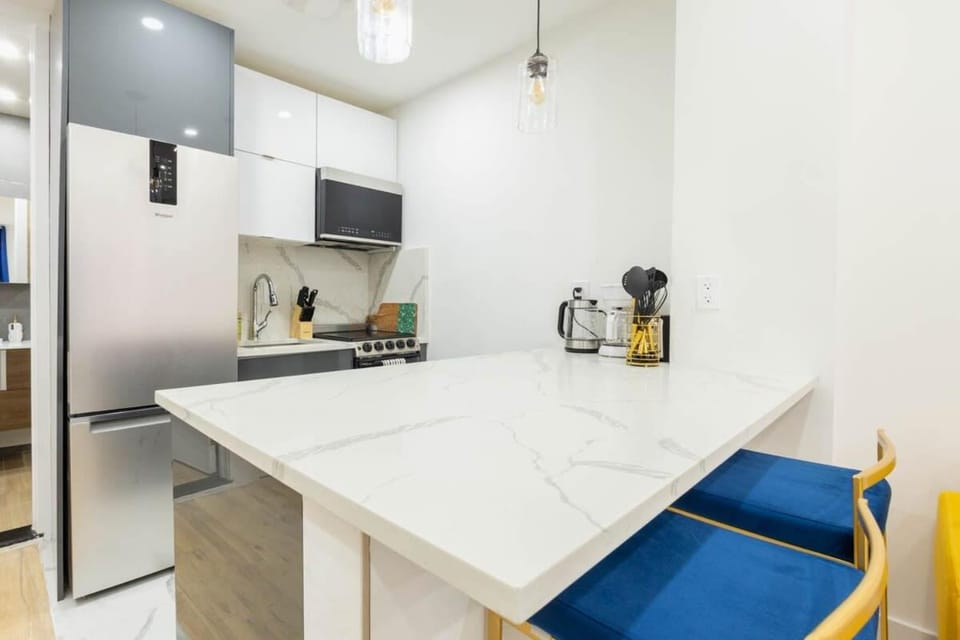 1597-1 Large studio W D in the unit prime UES Apartment in Upper East Side