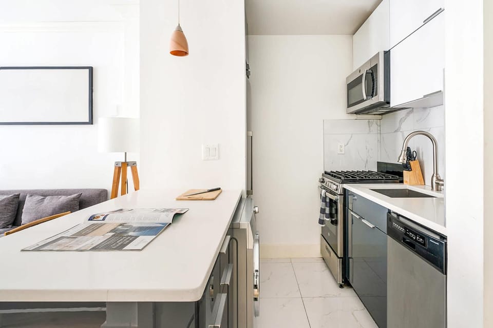 1597-2 Luxury Upper East Side Studio W&D Apartment in Upper East Side