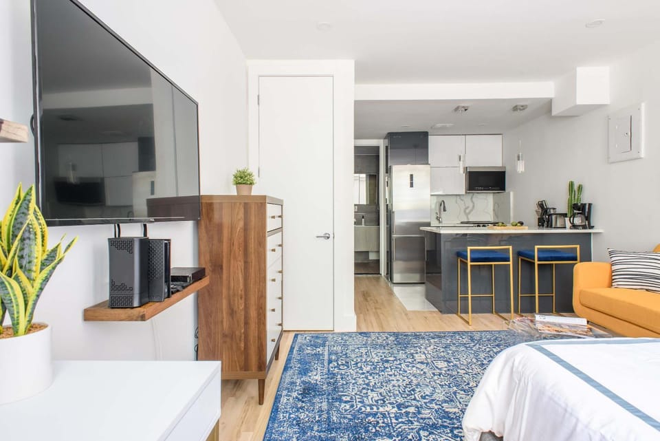 1597-3 Studio Upper East Side Apt W&D in unit Apartment in Upper East Side