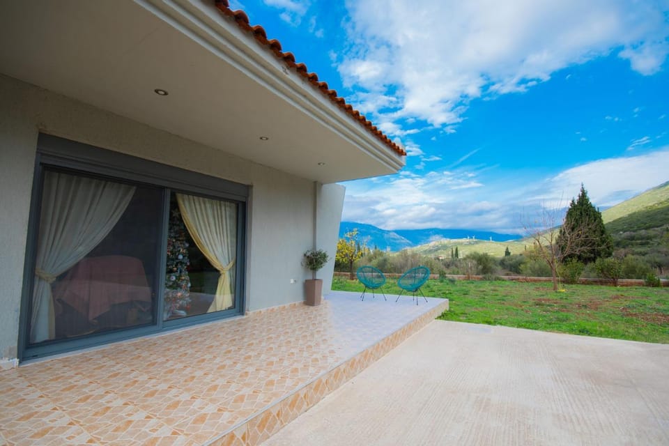 Property building, Day, Natural landscape, Garden view, Mountain view
