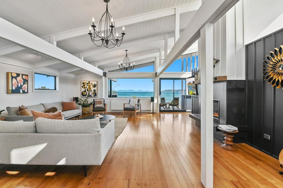 Living room, Lake view, Lake view