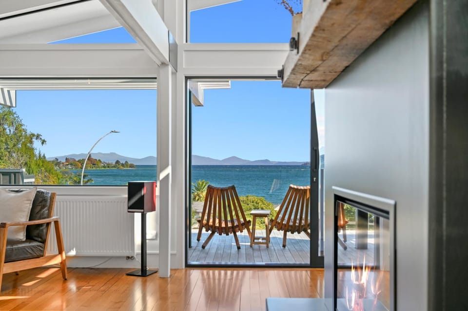 Balcony/Terrace, Lake view