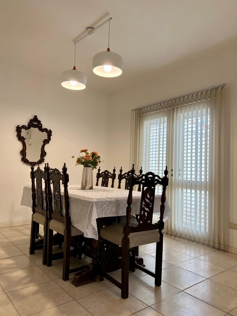 Seating area, Dining area